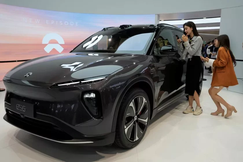 The Nio ES6 electric car at the Shanghai Motor Show in April 2023 Электромобиль Nio ES6 на Шанхайском автосалоне в апреле 2023 года Электрамабіль Nio ES6 на аўтасалоне ў Шанхаі ў красавіку 2023 года