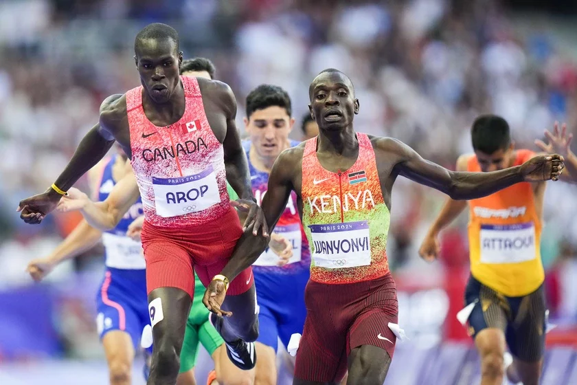 Kenya's Emmanuel Wanyonyi defeats Canada's Marc Orop in the 800 meters at the Paris Olympics Эммануэль Ваньони из Кении победил канадца Марка Оропа на дистанции 800 метров на Олимпийских играх в Париже. Кеніец Эмануэль Ванёні перамагае канадца Марка Аропа на дыстанцыі 800 метраў на Алімпійскіх гульнях у Парыжы